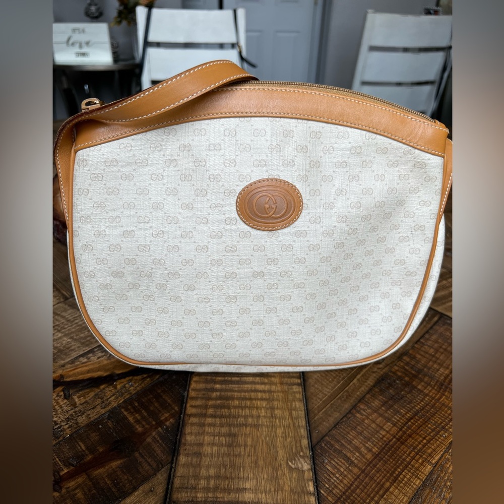Gucci Beautiful  Vintage Shoulder Crossover